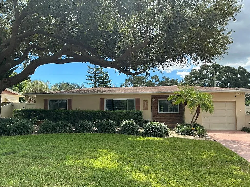 4 bed, 3.0 bath, 2118 sqft, $3,400 — Photo 2