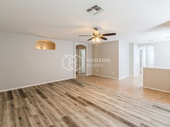 4th image of 1372 E Vernoa St