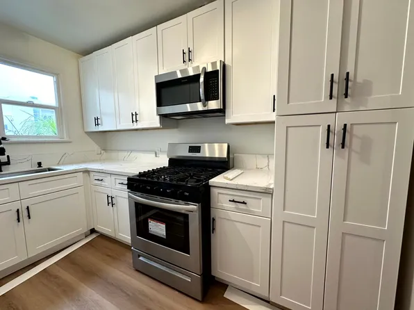 Spacious modern 1 bed - 1 bath unit with Washer/Dryer and Parking in prime Studio City !, 3936 Kentucky Dr #3938-1/2, Los Angeles, CA 90068