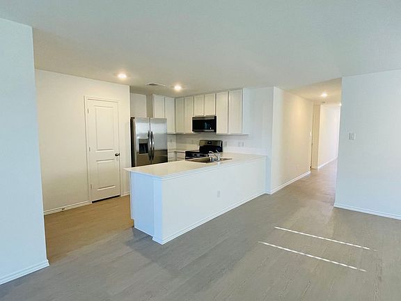 3rd image of 1122 Campbelton Dr