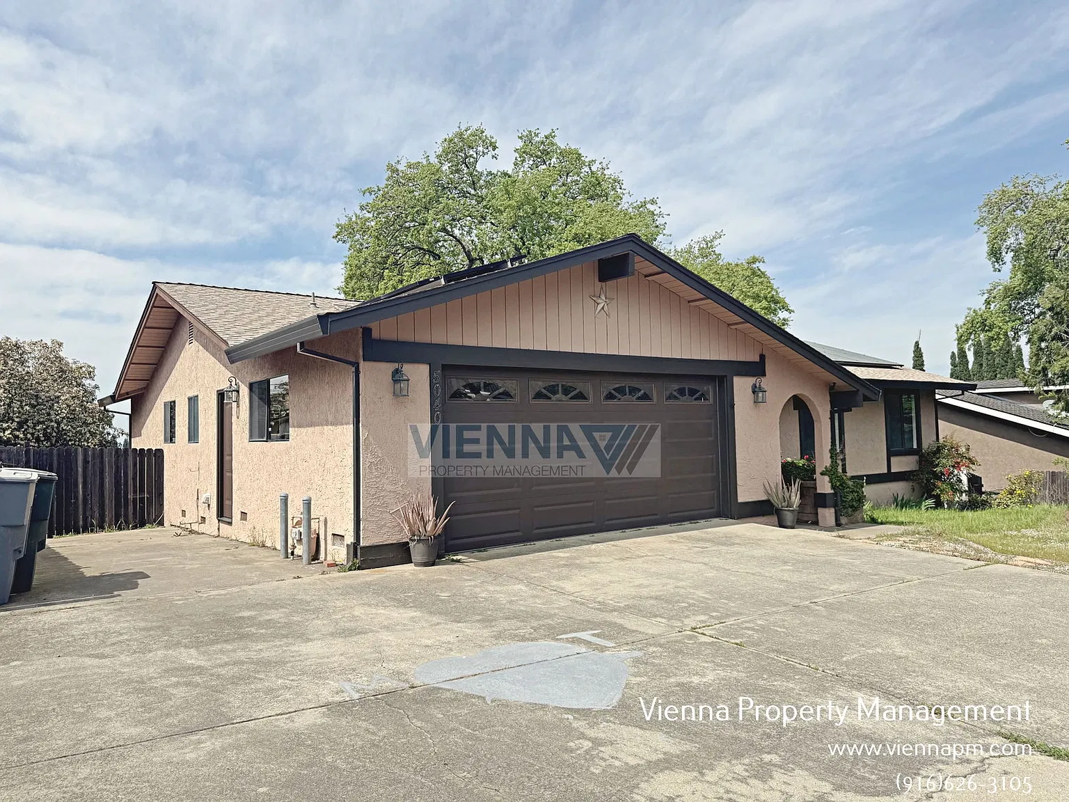 3 bed, 2.0 bath, 2255 sqft, $3,200 — Photo 3