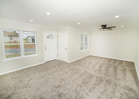 5th image of 307 David St