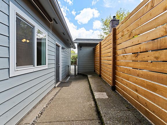 3rd image of 411 Rhodora Heights Rd #B