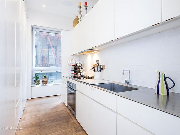 4th image of 415 W 55th St APT 2D