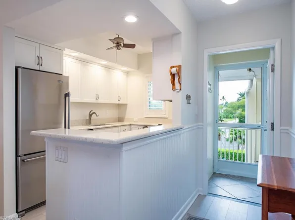 218 Banyan BLVD #218, NAPLES, FL 34102
