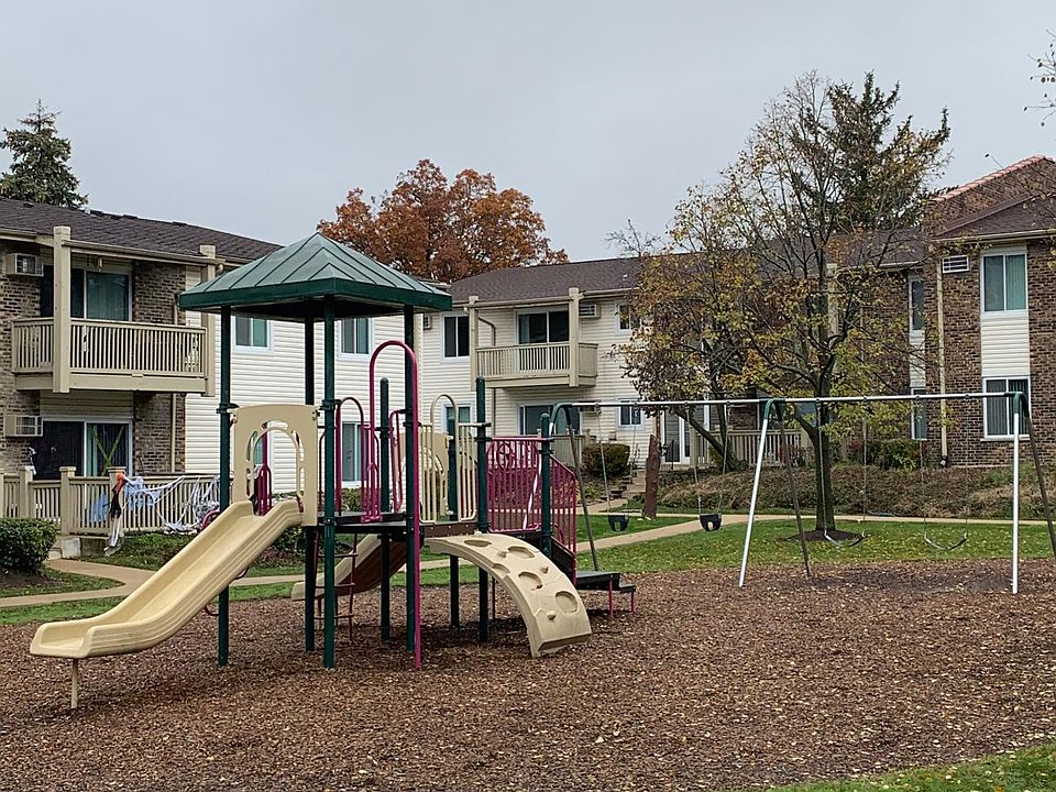 1st image of 7927 Woodridge Dr #211
