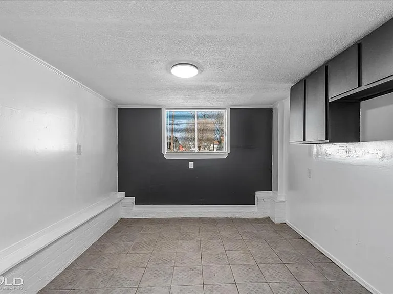 2400 Broadway Dr — Photo 17