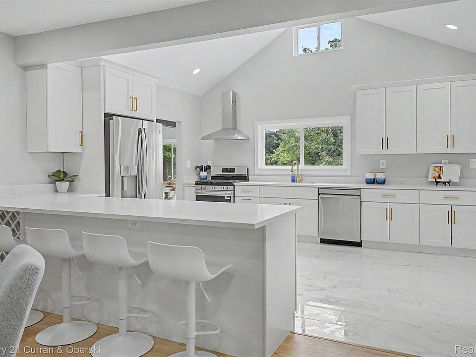 1st image of 17875 Beck Rd