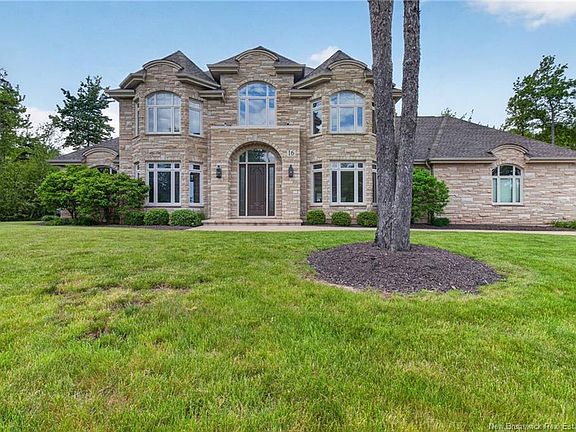 3rd image of 16 Bromfield Ct