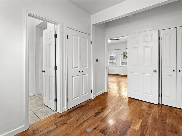 1029 S Westmoreland Ave #205 — Photo 8