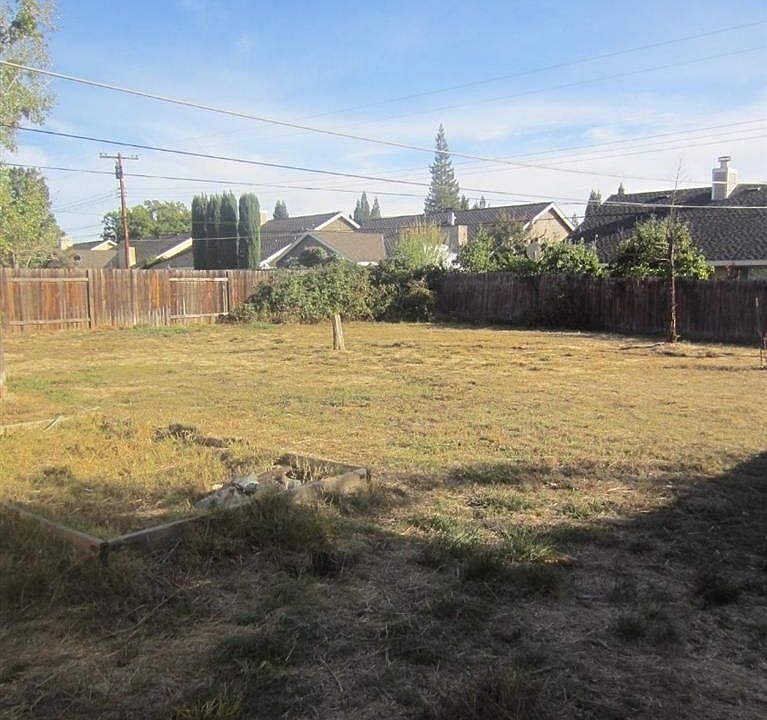 2nd image of 6508 Miles Ln