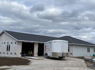 730 Pacific Cir, Harrisburg, SD 57032