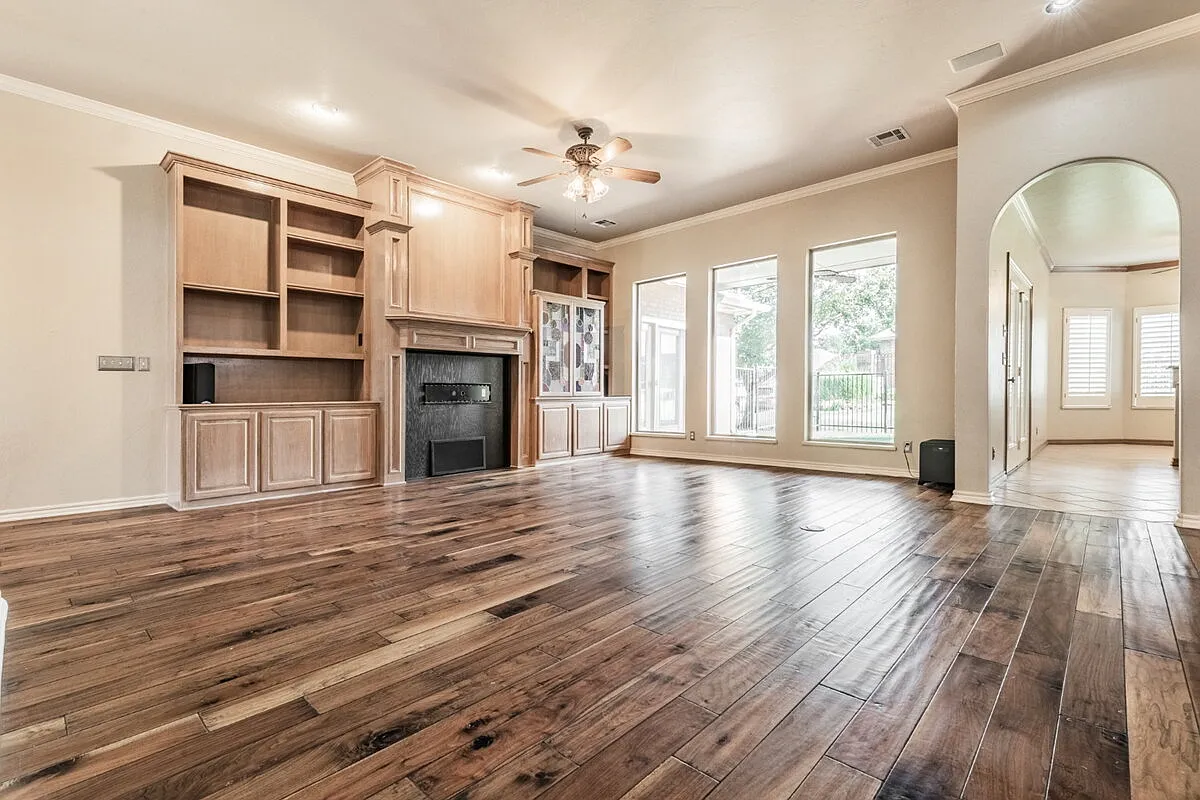 3 bed, 2.0 bath, 2247 sqft, $2,395 — Photo 4