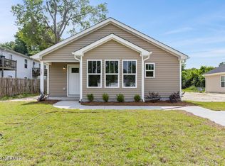 307 S Dudley South St, Burgaw, NC 28425