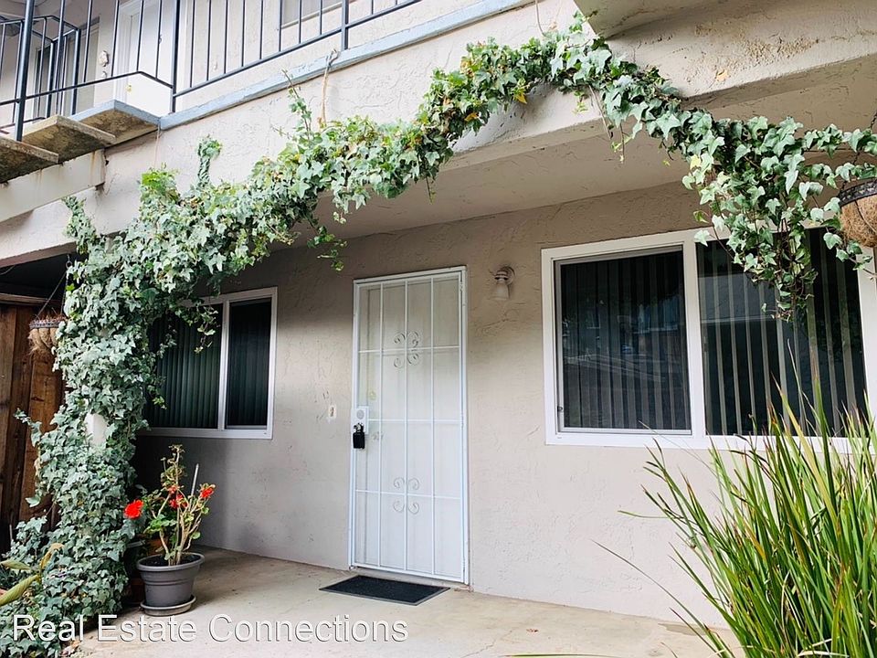 1st image of 905 Castlewood Dr APT 2