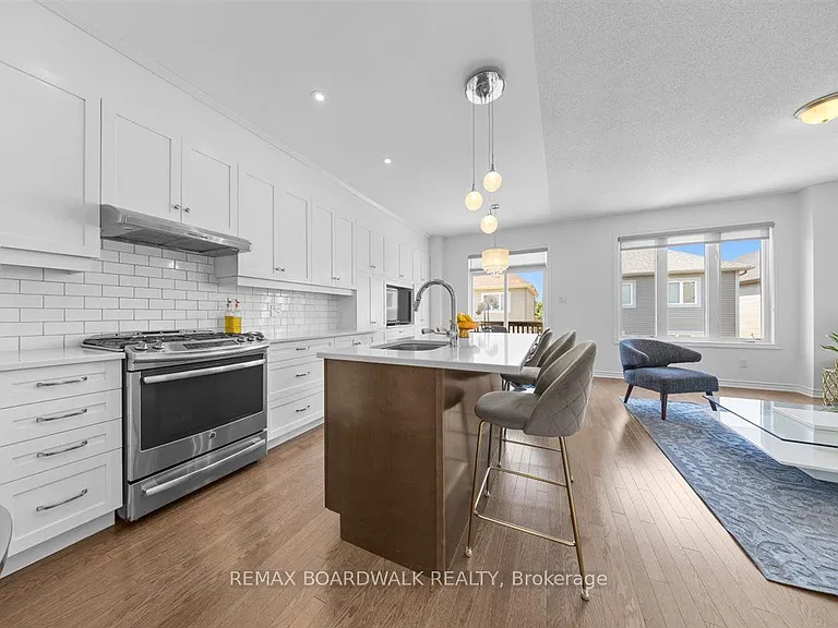 446 Meadowbreeze Dr — Photo 5