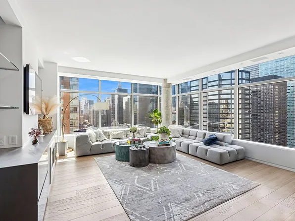 250 E 54th St APT 28A, New York, NY 10022