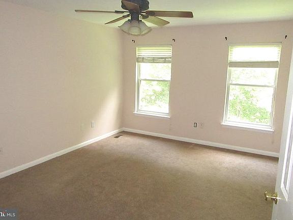 3rd image of 5 Thomas Ln N
