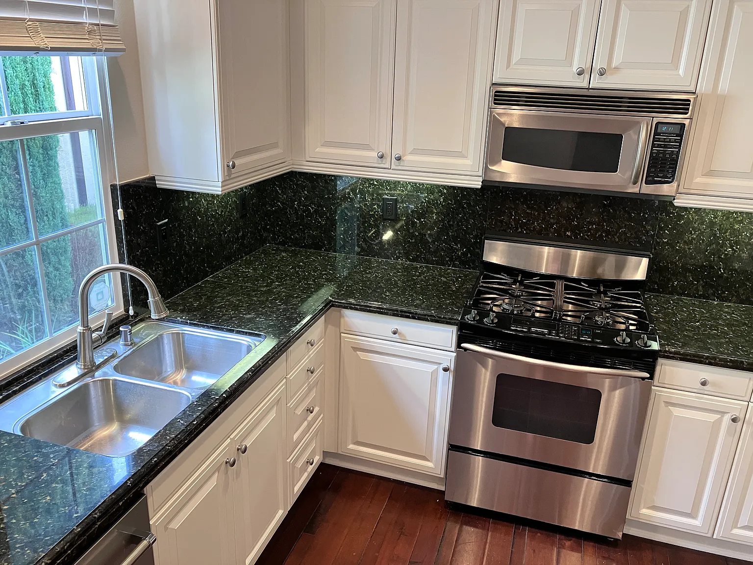 2 bed, 2.5 bath, 1333 sqft, $4,600 — Photo 3