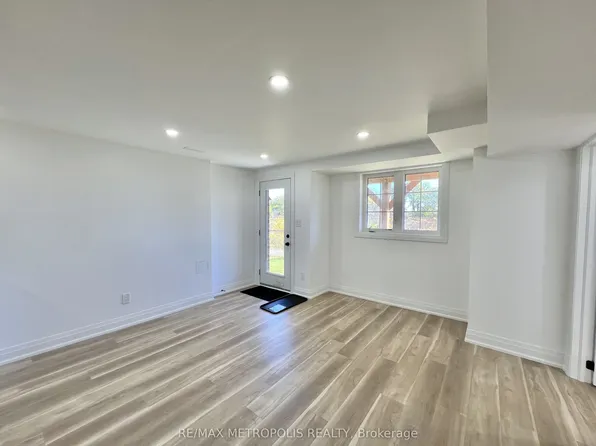 3271A Turnstone Blvd #Basement, Pickering, ON L1X 0N3