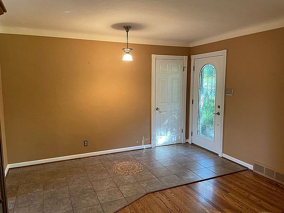 2nd image of 7648 Paragon Cir