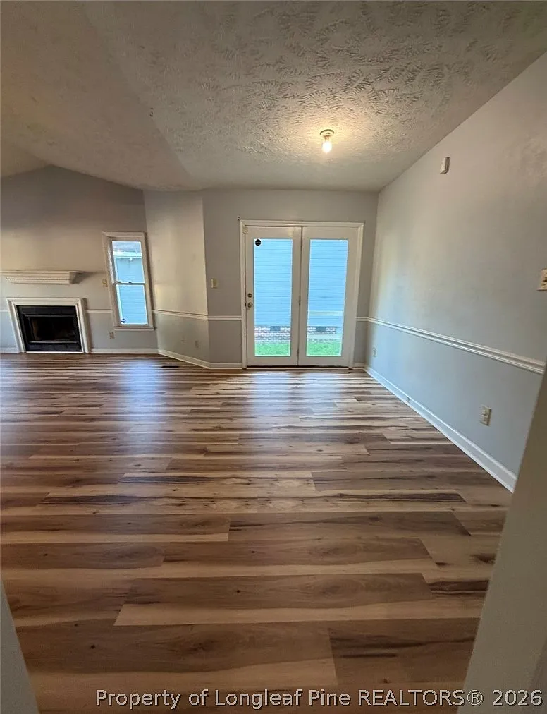 3 bed, 2.0 bath, 1160 sqft, $1,350 — Photo 3