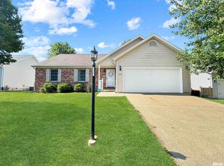 4120 W Carrousel Ln, Peoria, IL 61615