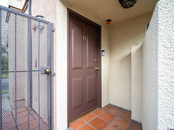 4th image of 11306 Moorpark St Unit 20