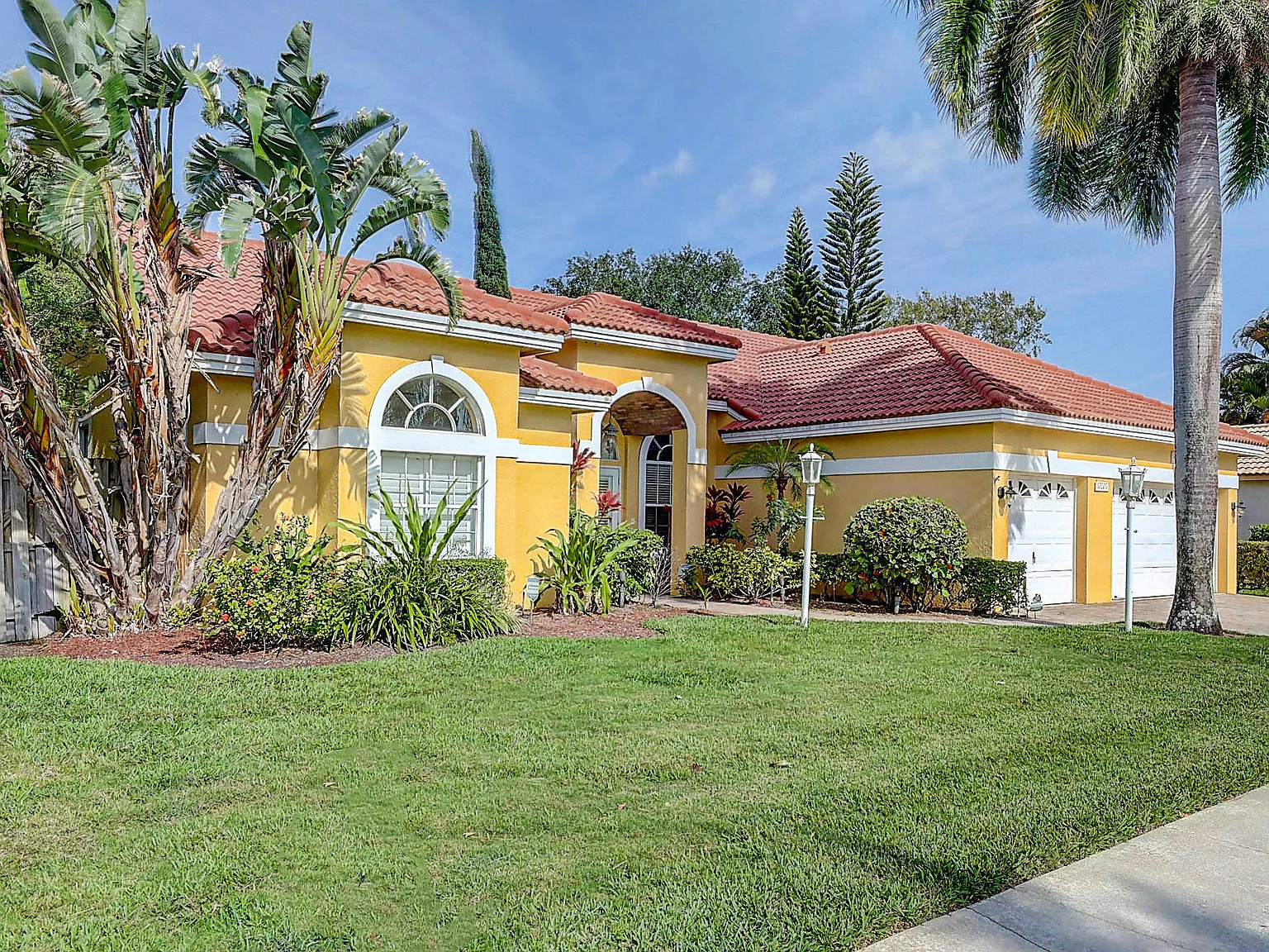 4 bed, 3.0 bath, 2486 sqft, $6,000 — Photo 2