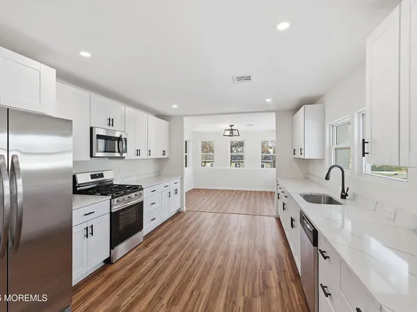 67 Maple Street, Beachwood, NJ 08722