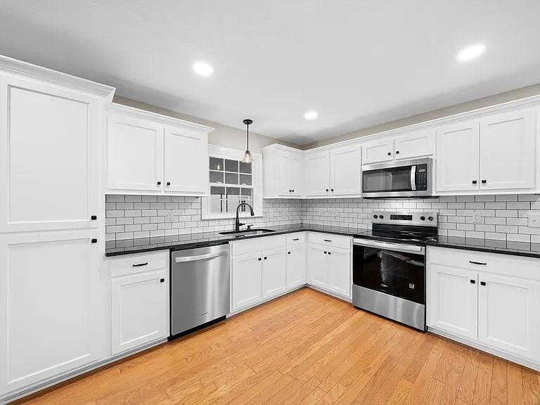 215 Hill St — Photo 10