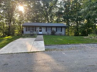 122 Phillis Dr, Fombell, PA 16123