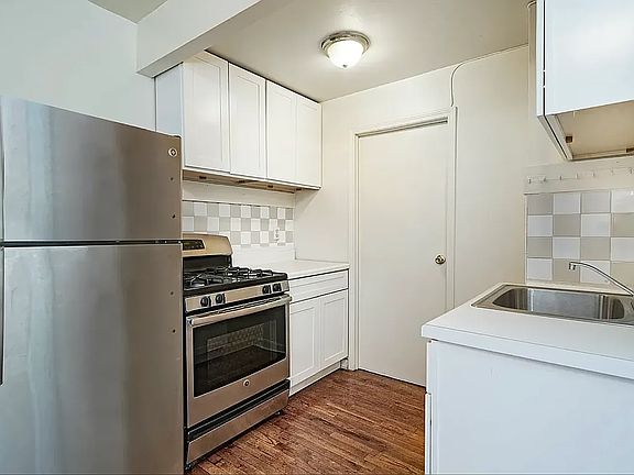 4th image of 205 Allen St #10N
