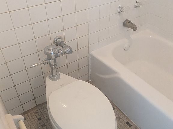 5th image of 1202 Ridgewood Ave Unit 223