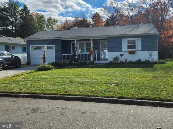 35 Edinburgh Dr, Toms River, NJ 08757