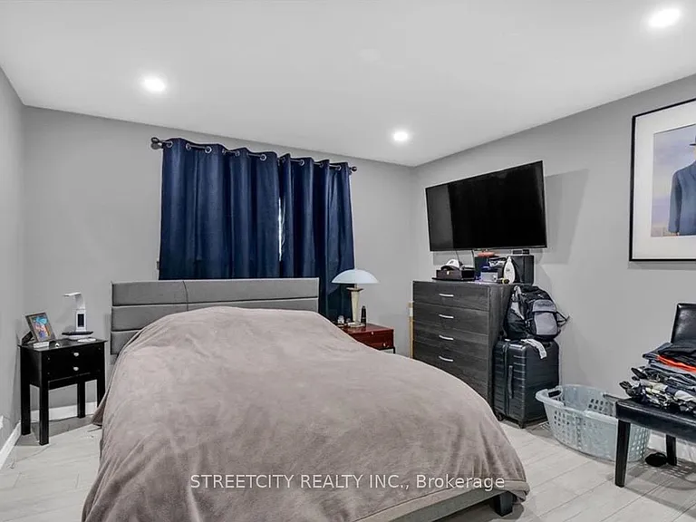 200 Renfro Cres — Photo 13