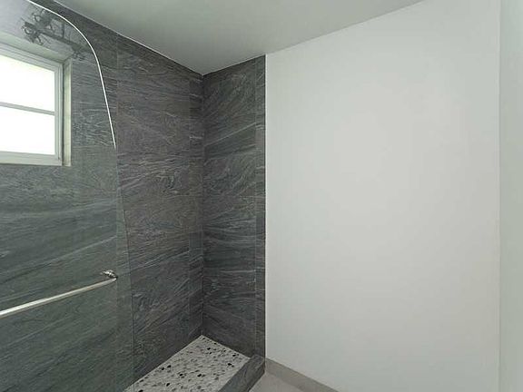5th image of 2843 Sheridan Ave
