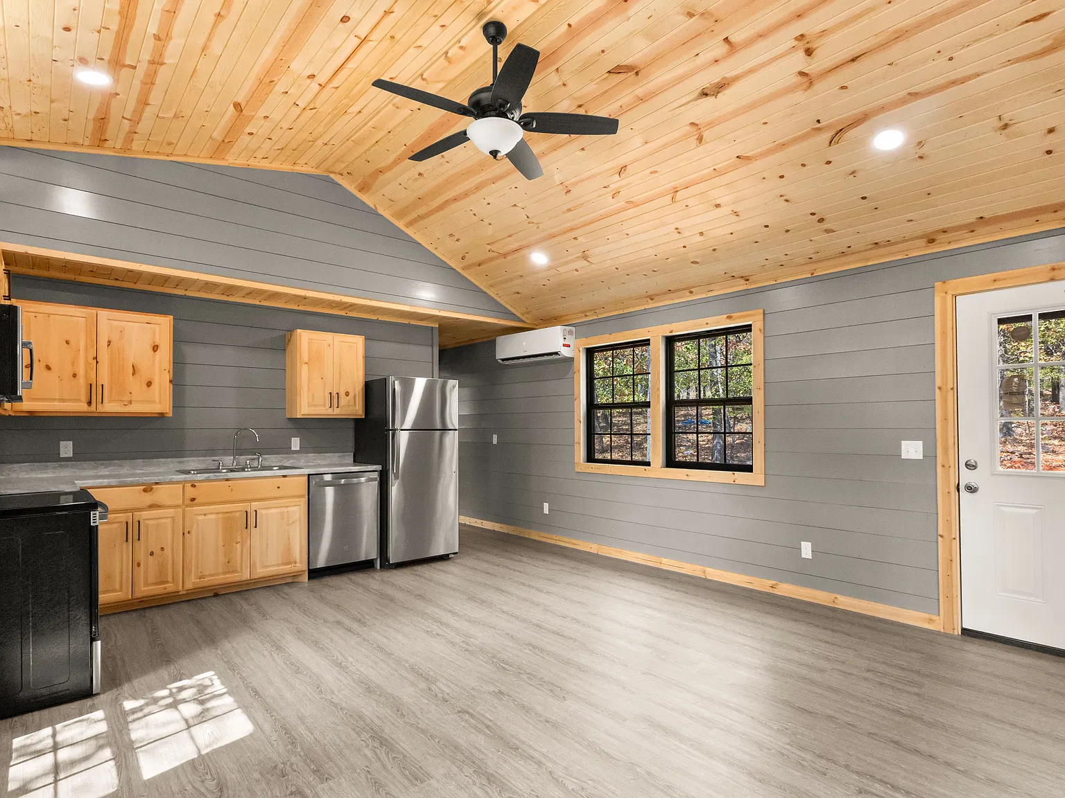 2 bed, 1.5 bath, 850 sqft, $1,400 — Photo 2