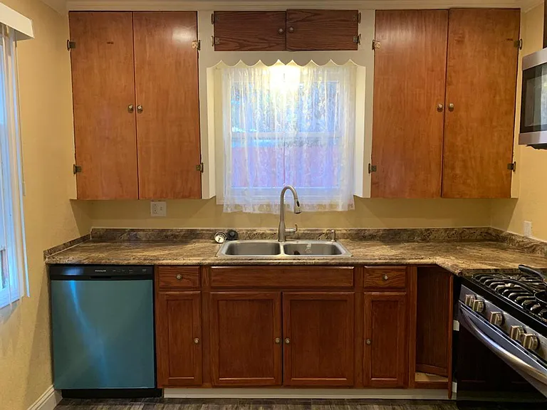725 Lyndon St — Photo 12