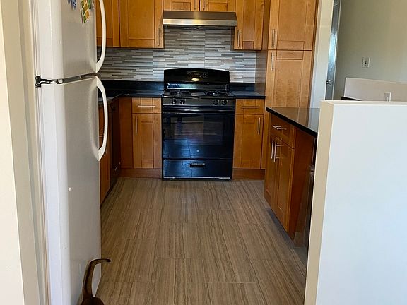 3rd image of 210-09 41st Ave #3