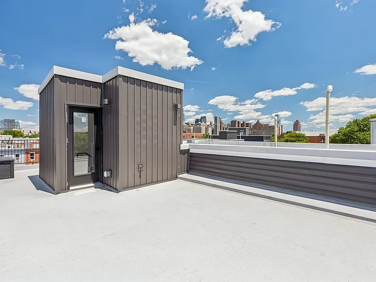 2231 Pemberton St — Photo 32
