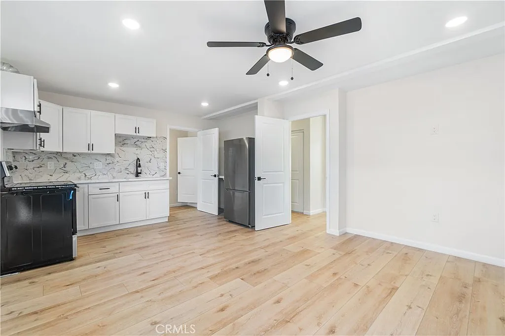 10 bed, 3928 sqft, $2,500 — Photo 3