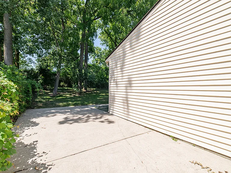 1034 Parkway Dr — Photo 27