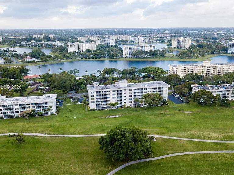 2850 N Palm Aire Dr #404 — Photo 1