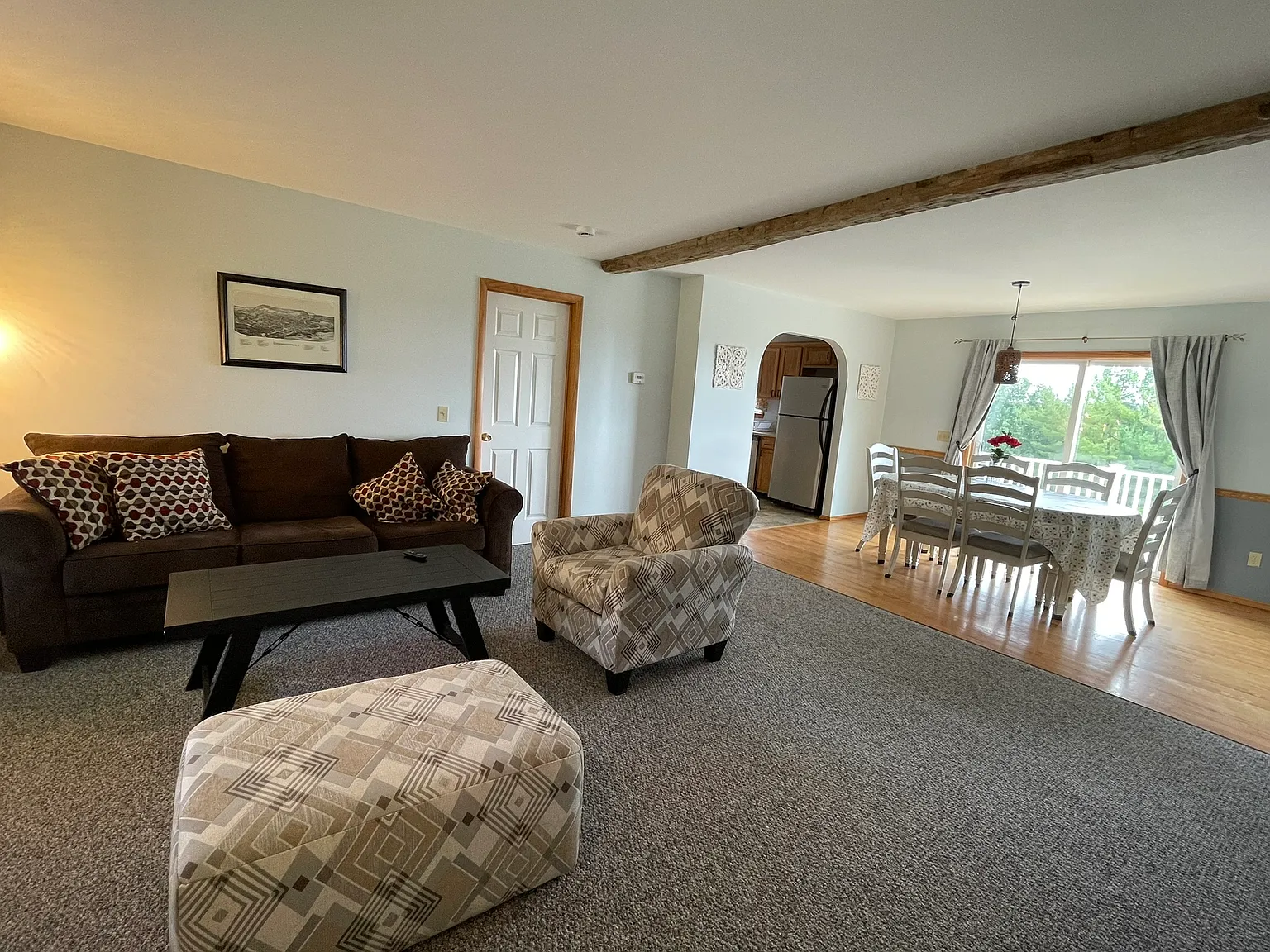3 bed, 1652 sqft, $2,700 — Photo 2