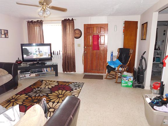 5th image of 813/817 Bradley Cir