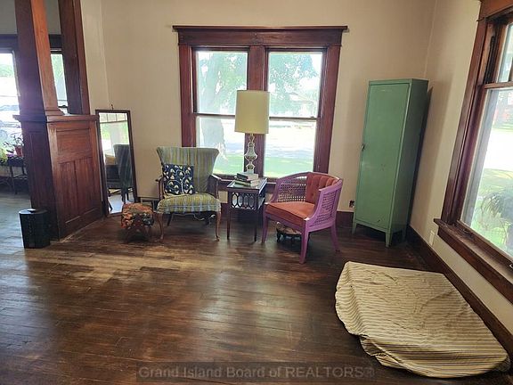 3rd image of 1104 Farnum St