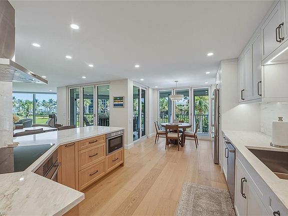4th image of 4401 Gulf Shore BLVD N #B202