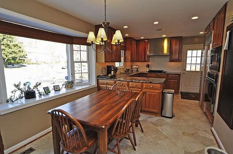 1st image of 2215 Abbotsford Dr