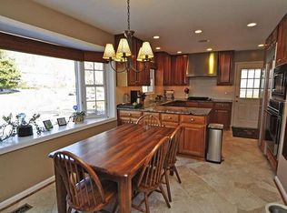 2215 Abbotsford Dr, Vienna, VA 22181